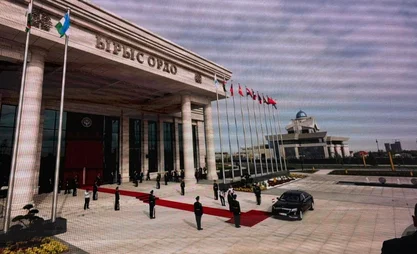 Главы государств и правительств прибывают в «Ырыс Ордо» на саммит ШОС