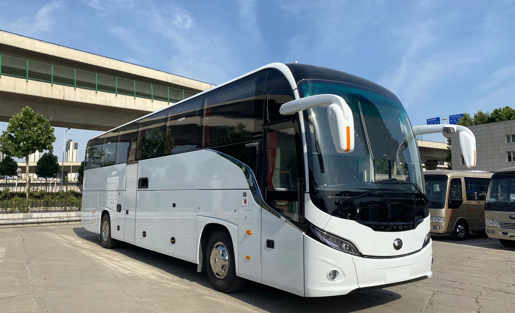 Yutong_ZK6128H-1.jpg