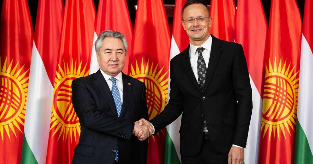 Үлкен кеуделері бар телефондағы порно