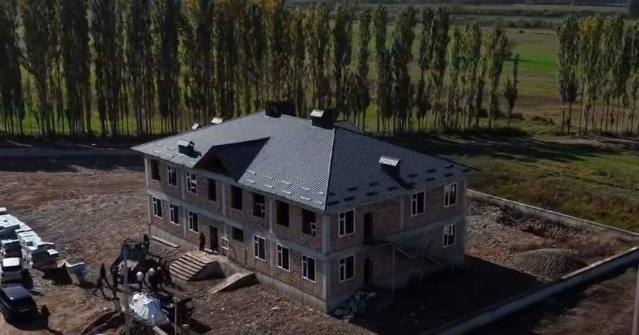 В Сузакском районе возобновлено строительство семи соцобъектов