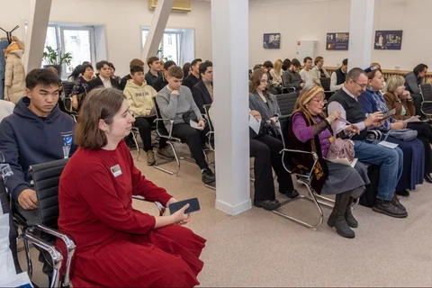 c834e573-a22c-313d-beca-8e90fbfd64cd.jpg