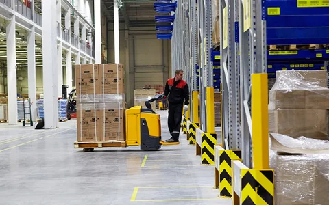 cargo_handling_1.jpg