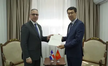 Замглавы МИД Кыргызстана принял копии верительных грамот посла Доминиканы