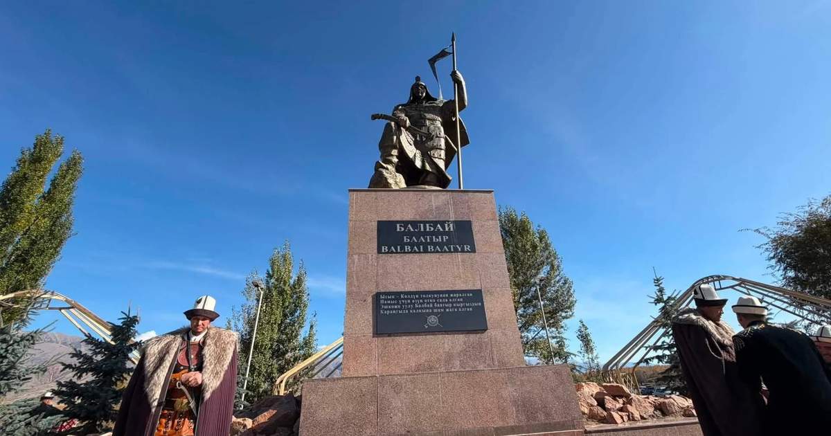 В селе Тюп состоялось открытие памятника Балбай баатыру