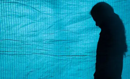 Тревога, депрессия и одиночество все чаще беспокоят молодежь – ООН