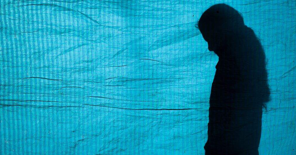Тревога, депрессия и одиночество все чаще беспокоят молодежь – ООН