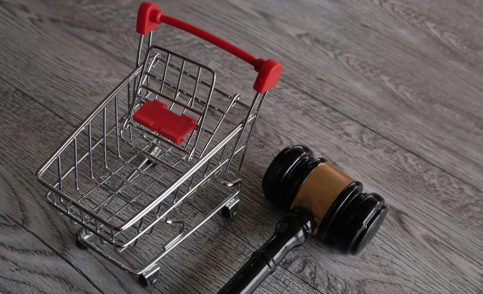 judge-gavel-shopping-trolley-table-consumer-rights-customer-protection-commercial-law-concept-scaled.jpg