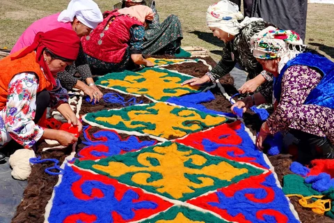 kyrgyzstan-culture-textile.jpg