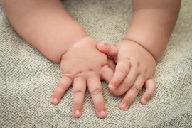 newborn-baby-s-hands_104376-456 (1).avif