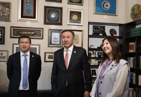 ots-secretary-_uVKJzzi.max-2560x1440.format-webp.jpegquality-90.webp