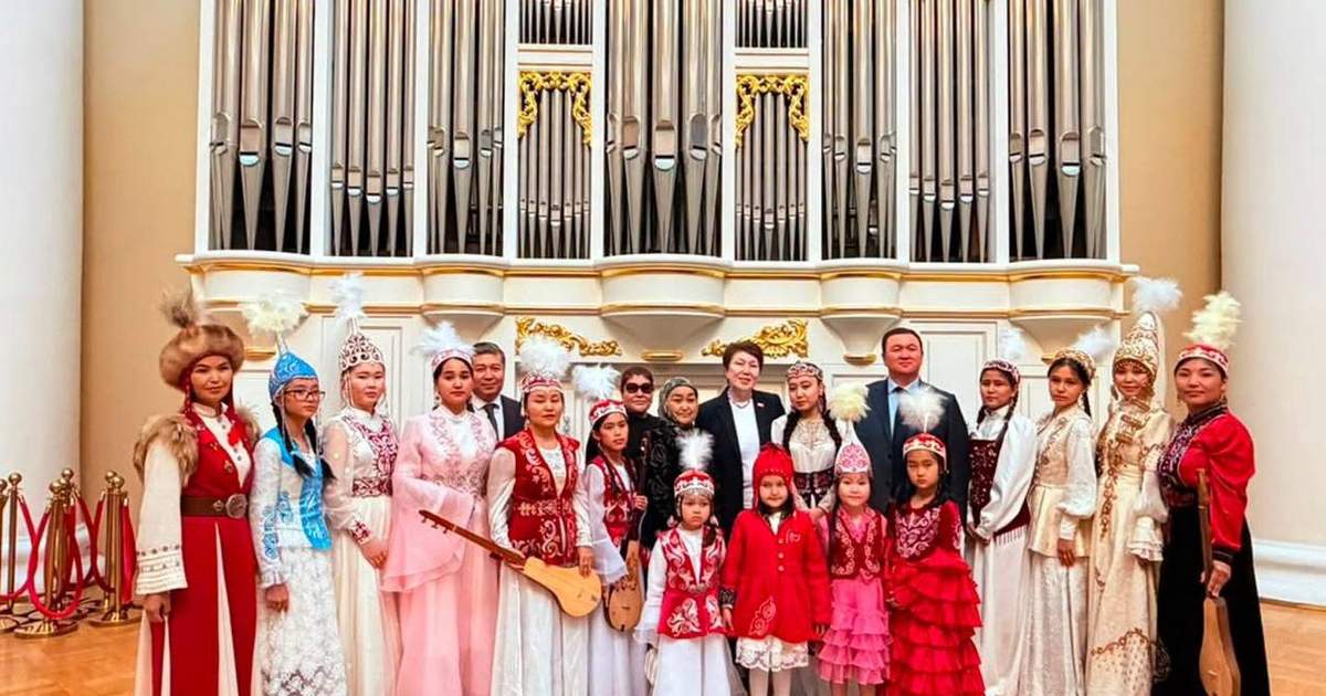Депутаты встретились с соотечественниками в Санкт-Петербурге