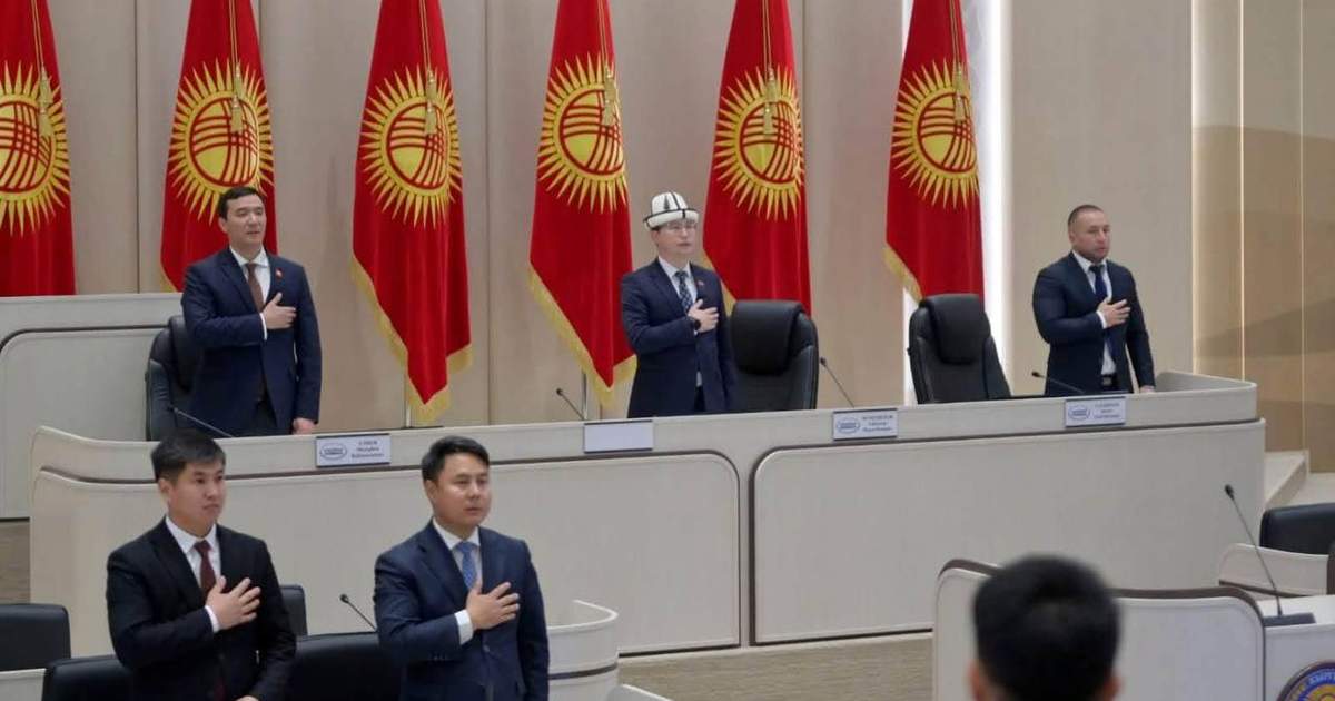Диалог о роли молодёжи в развитии страны прошел в Жогорку Кенеше