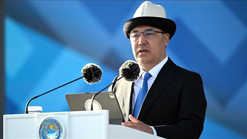 prezident-sadyr-zhaparov-pozdravil-lichnyj-sostav-mvd-so-100-letiem-kyrgyzskoj-milicii-37702d9