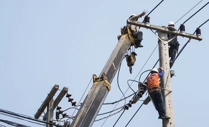 selective-focus-electricians-are-fixing-power-transmission-line-electricity-pole.webp