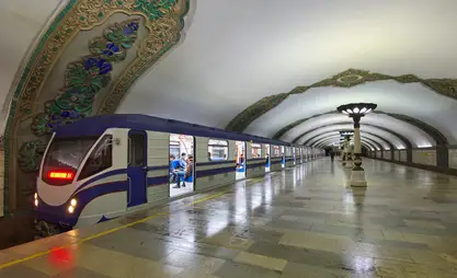 В метро Ташкента женщина родила ребенка и получила пожизненный проезд