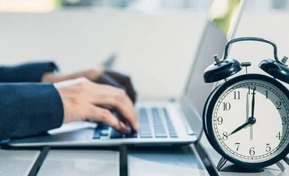 timing-for-social-media-posts-1536x1024-1-870x400.jpeg