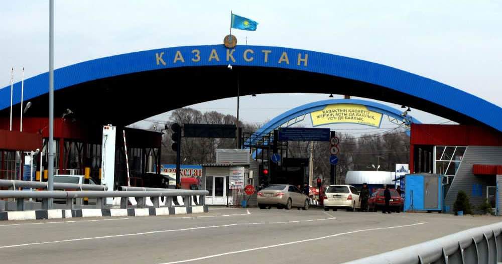 Кыргызстанцам пока не требуется QazETA для въезда в Казахстан
